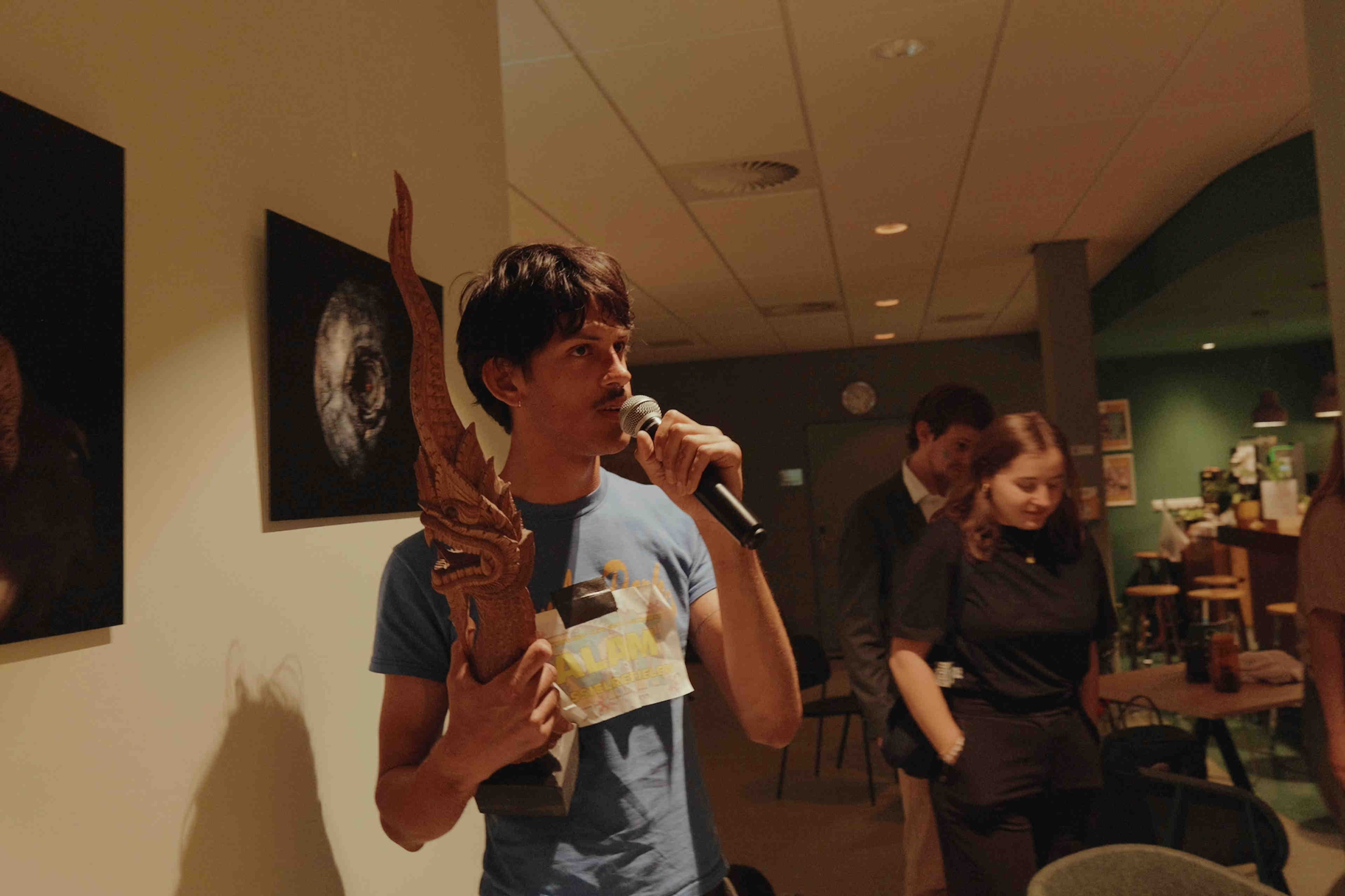 Dit ben ik (Raoul) bij de uitreiking van de GRAND-TICHU bokaal in 2025.